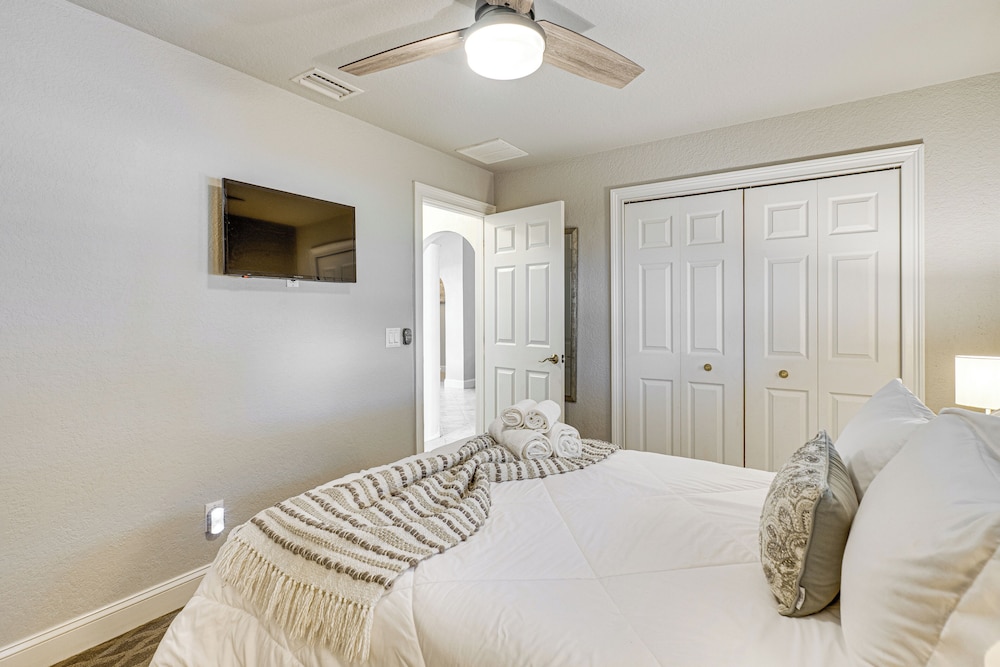 6 Mi to Beach: Family Oasis w/ Pool in Cape Coral