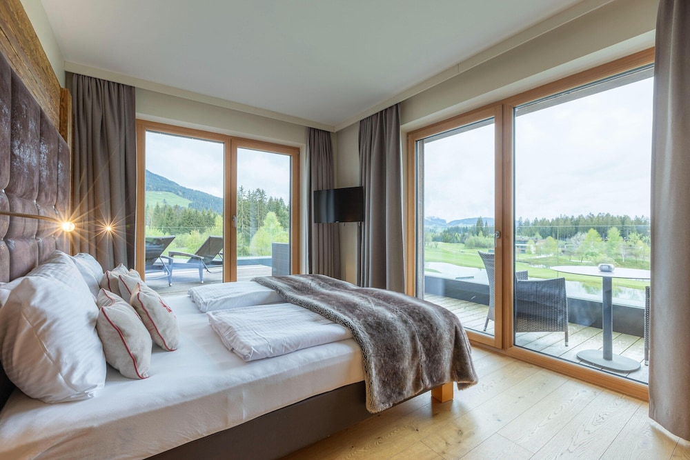 Exclusive Penthouse on the Golf Course