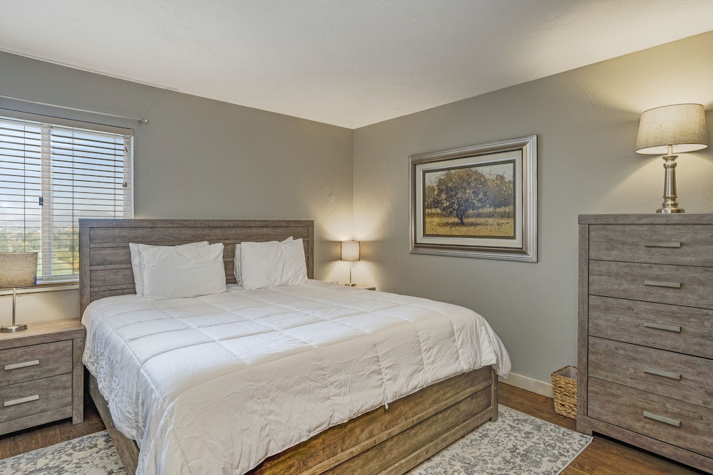 Ridgecrest 202 2 Bedroom Condo by RedAwning view 3