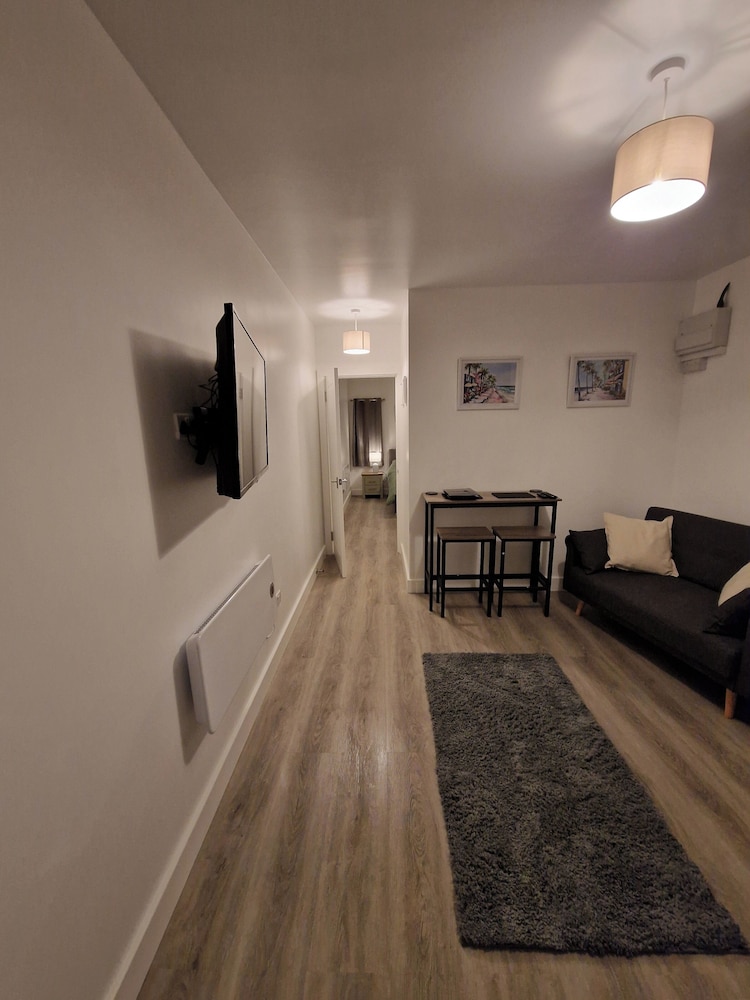 Cozy Apartment at Highbanks The Annex