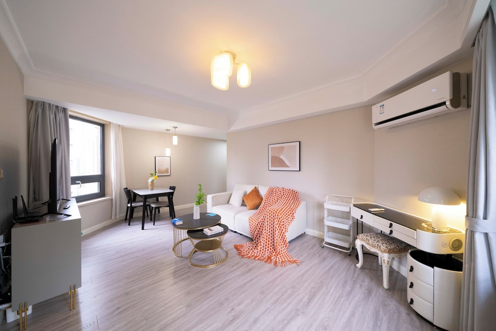 Tyms Modern 1BR APT Garden