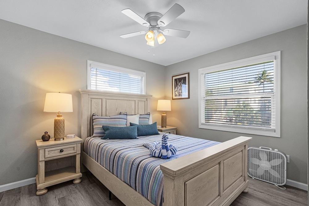 171 Canal Cove: 2br W/ Canal Views 2 Bedroom Home