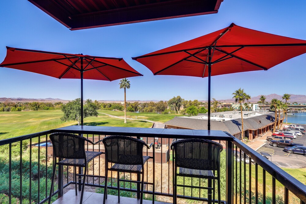 London Bridge Views: Havasu Condo on Golf Course