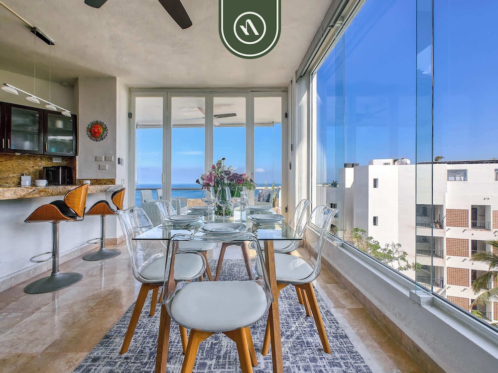 Corner 2 BR Condo - Spectacular Oceanview Sunsets