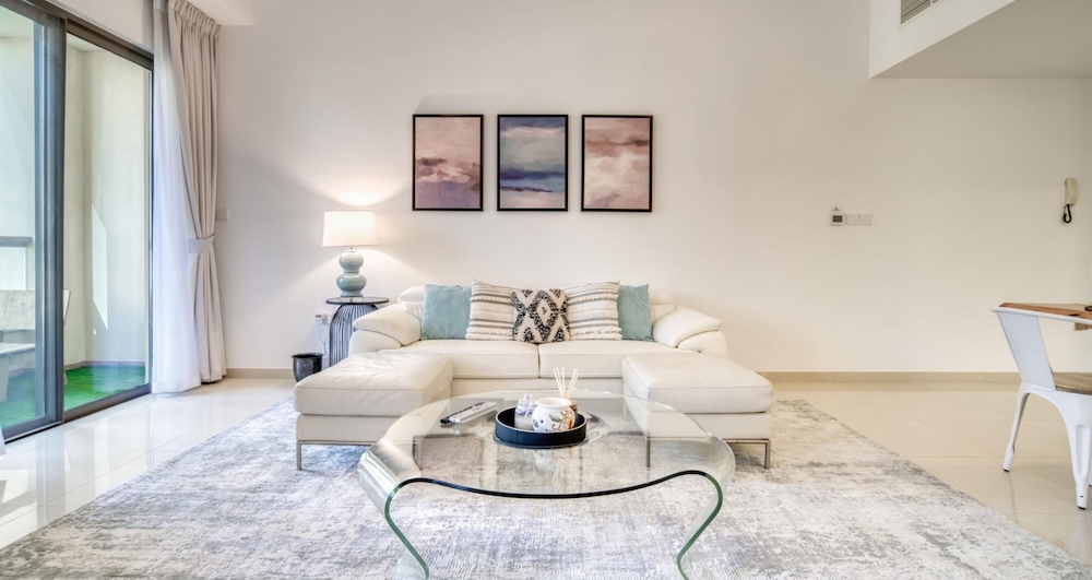 JBR Gem Spacious 1BR Apt With Balcony