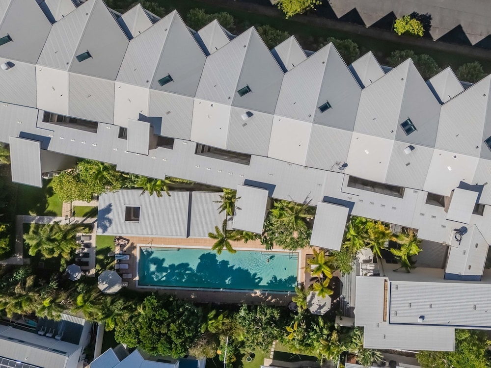 Tropical Park View Retreat 3BR Bali Resort in Kingscliff (1210)