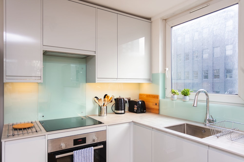 Spacious Central 3 Bedroom Apartment in Old Street