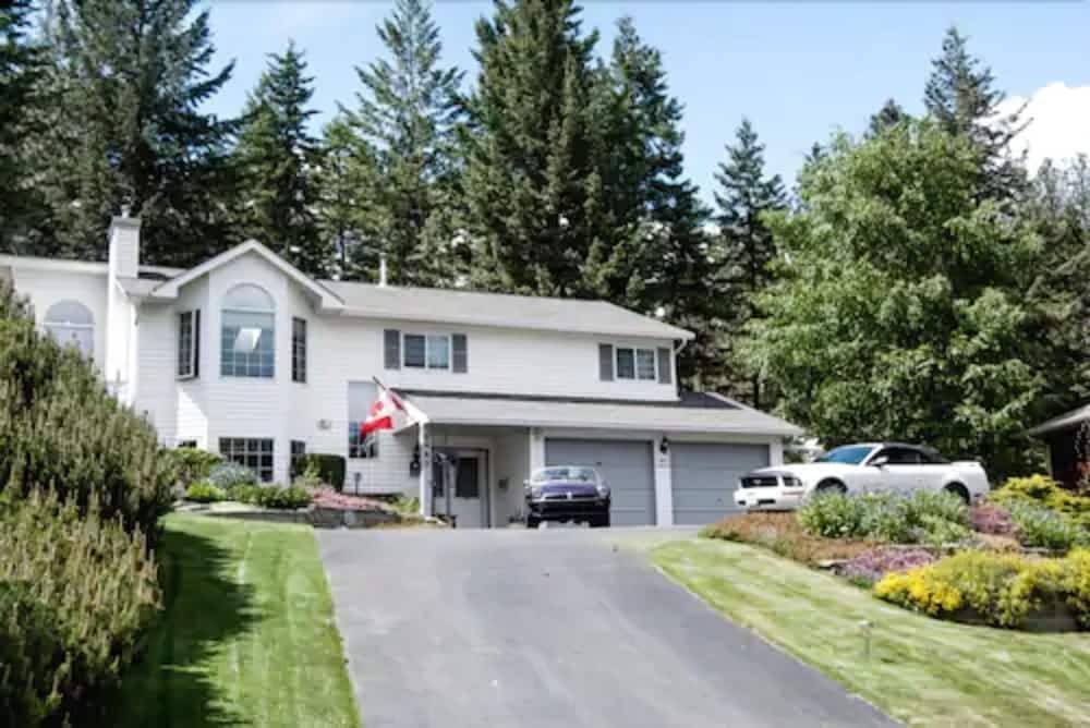 Hotel Alexandria House Bed & Breakfast - Image 1