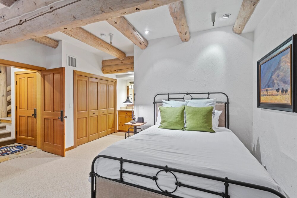Pine Inn at Trail's End Lodge - Three Bedroom Residence with Spa #2 3 Condo
