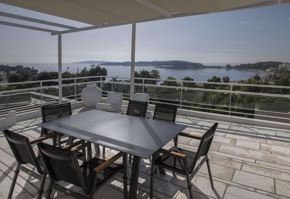 Luxury penthouse with stunning riviera view by GHH