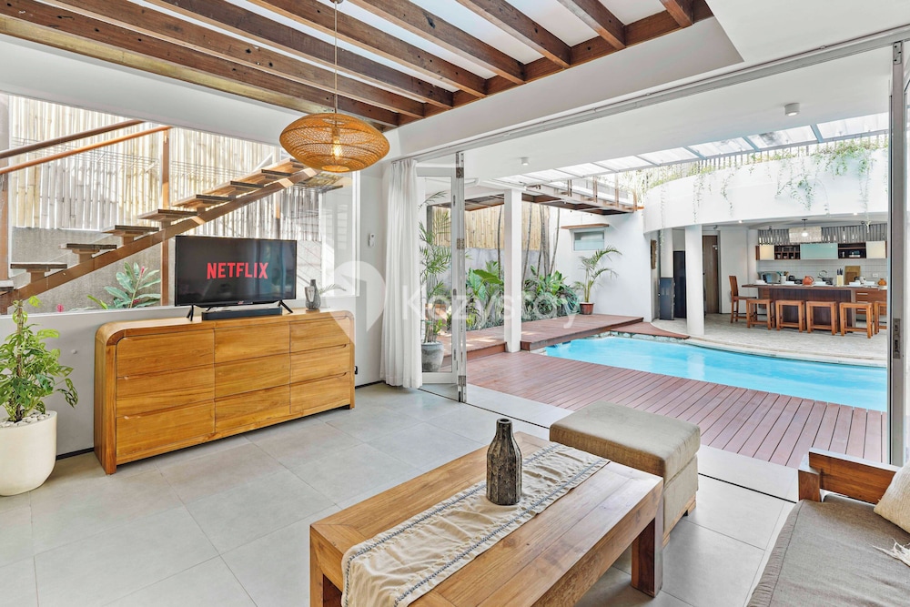 Ombak Villa by Kozystay - Canggu