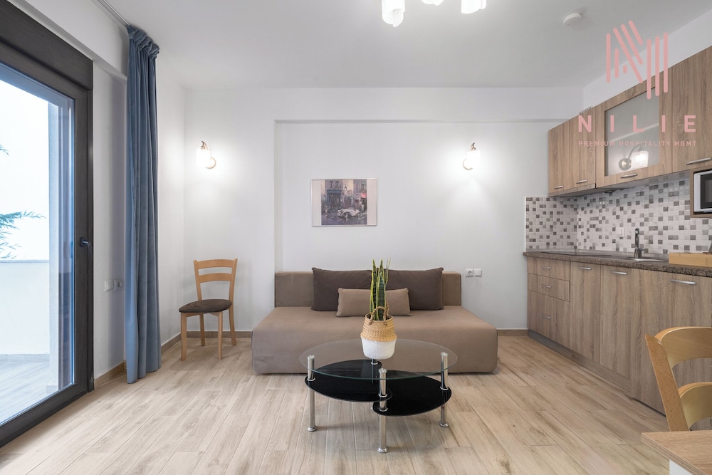 Azur Residences, Nilie Hospitality MGMT