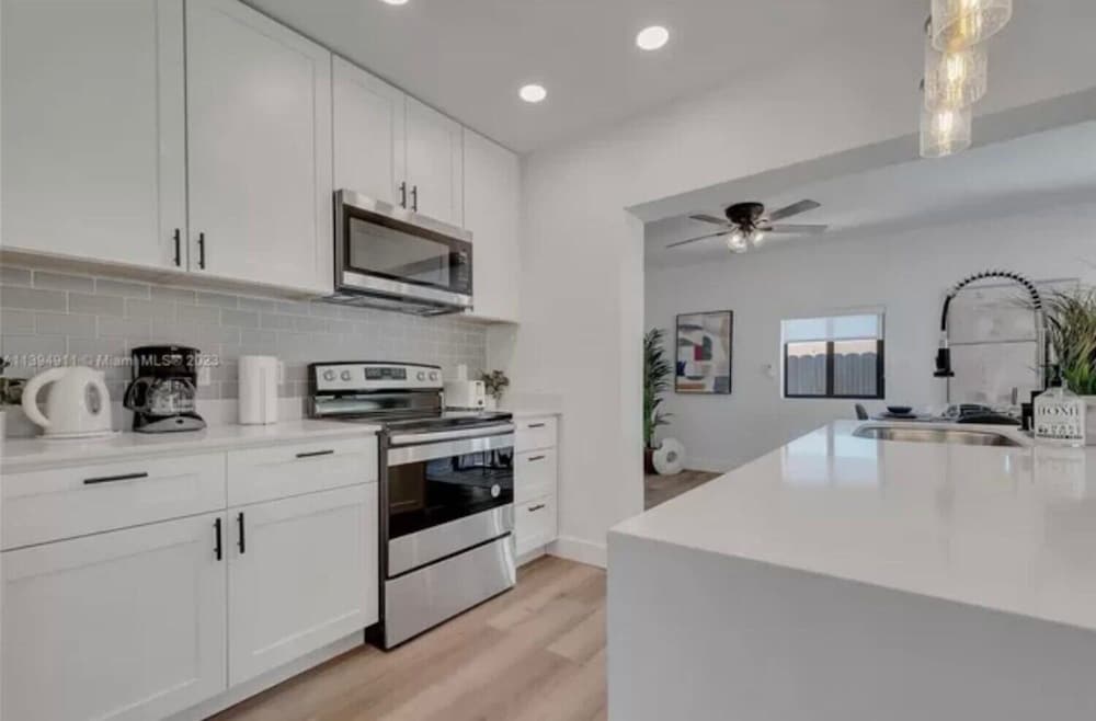 Boho Chic: 3BR Home With Pool