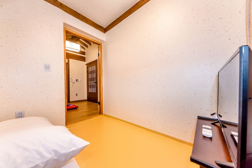 Hanok Hotel Hallagung 14