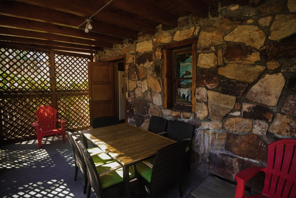 Embers Lodge and Cabins