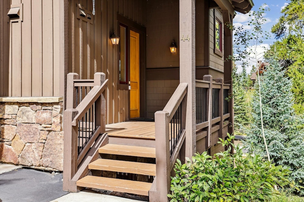 Cucumber Patch 44 4 Bedroom Townhouse by RedAwning