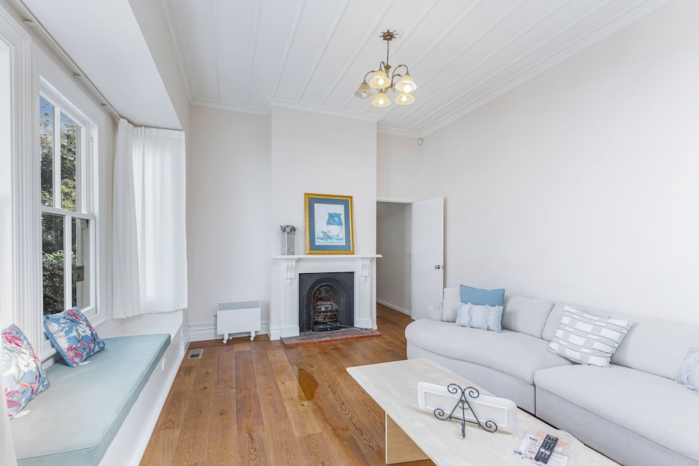 Gorgeous 4BR Mt Eden Retreat by Zodiak Stays