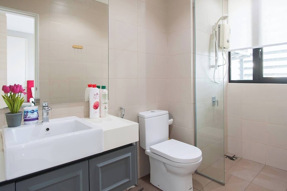 ICity Luxury Condo by Smarthome