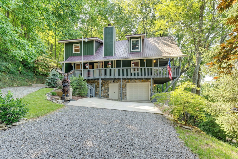 Decks + Lake Access: Scenic North Carolina Retreat