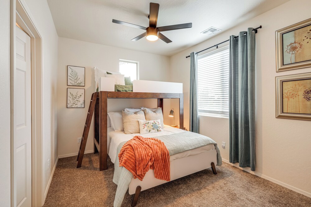 1 Mi to Dtwn Flagstaff: Condo w/ 2 Balconies!