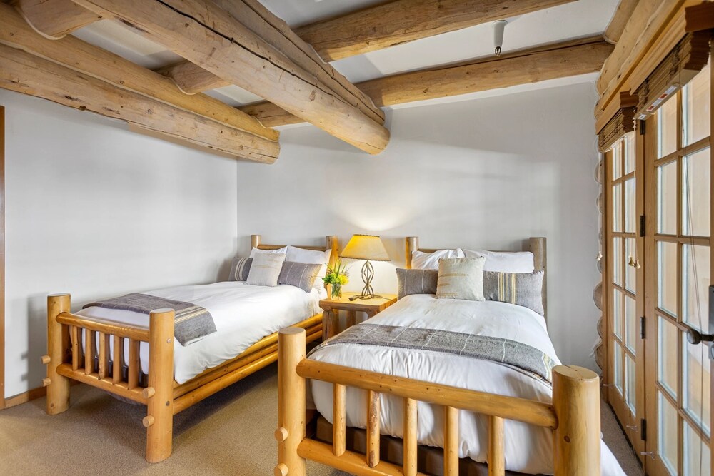 Pine Inn at Trail's End Lodge - Three Bedroom Residence with Spa #1 3 Condo