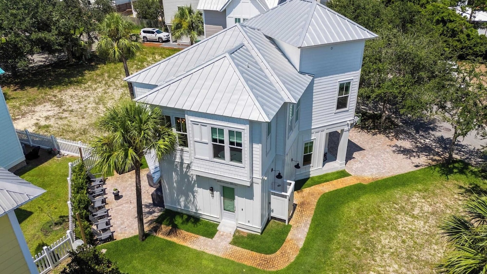 4BR Coastal Retreat w/ Pool, Patio & Games Lagniappe at Blue Mountain