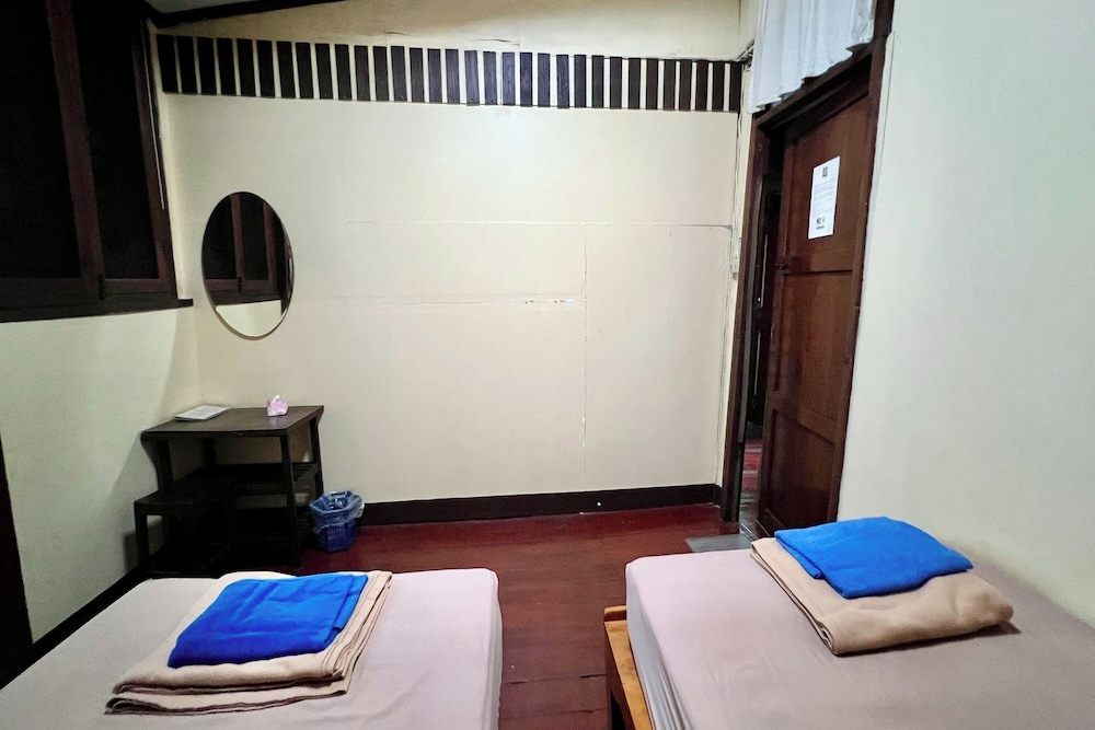 Baan Lanna At Phrasingh