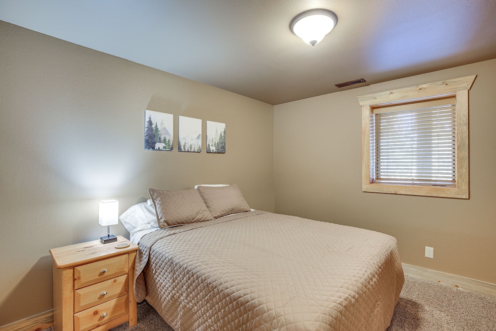 Lead Home w/ Pool Access: 3 Mi to Terry Peak Mtn! view 4