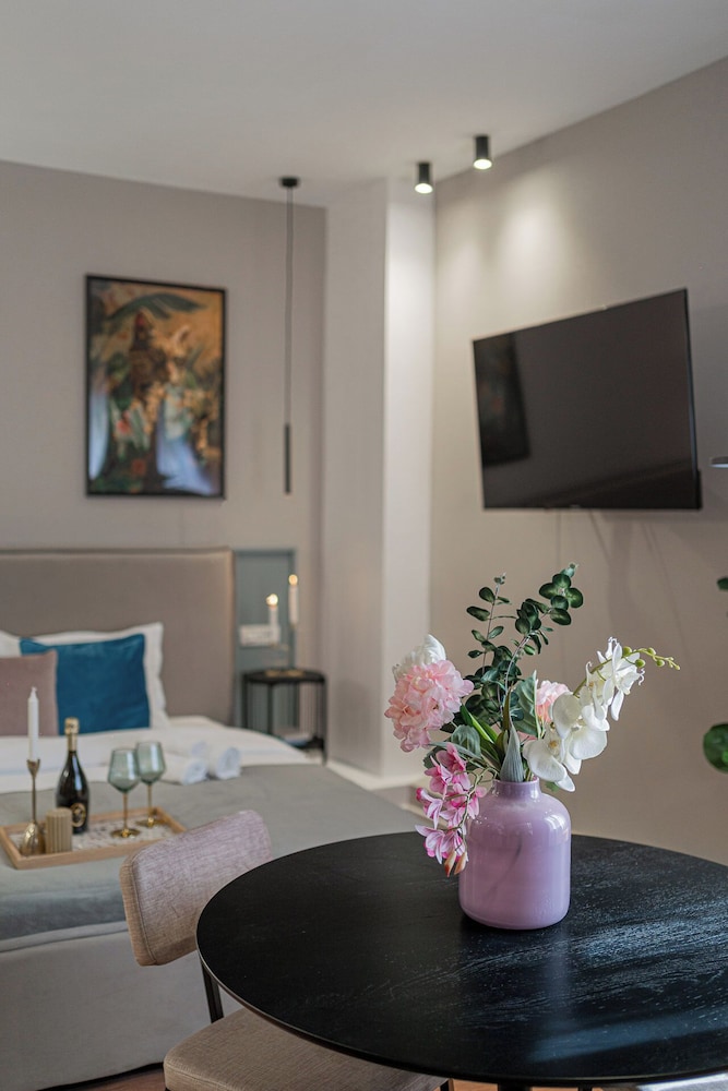 Trendy & Private City Studios Near Cismigiu & Calea Victoriei