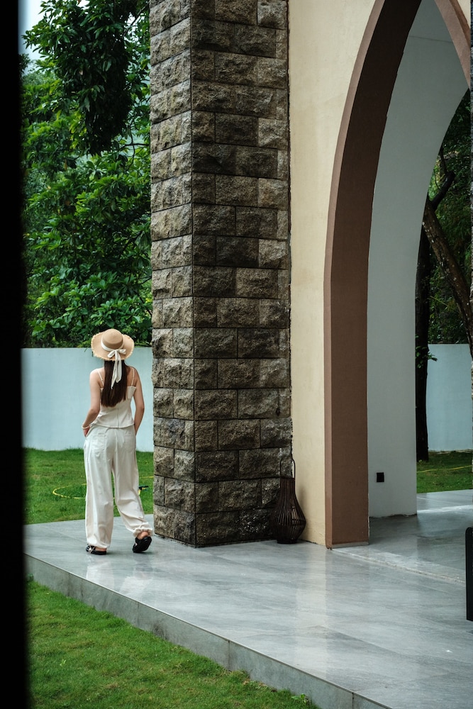 Miyue Shenzhen Tianlu Secret Wild Wizard Holiday Hotel