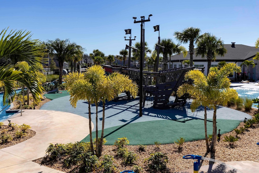 Stylish 4BR Pool Townhome Storey Lake