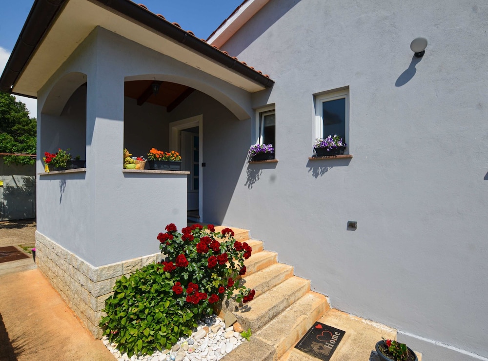 Radovani Peaceful and Serene Apartment With Terrace