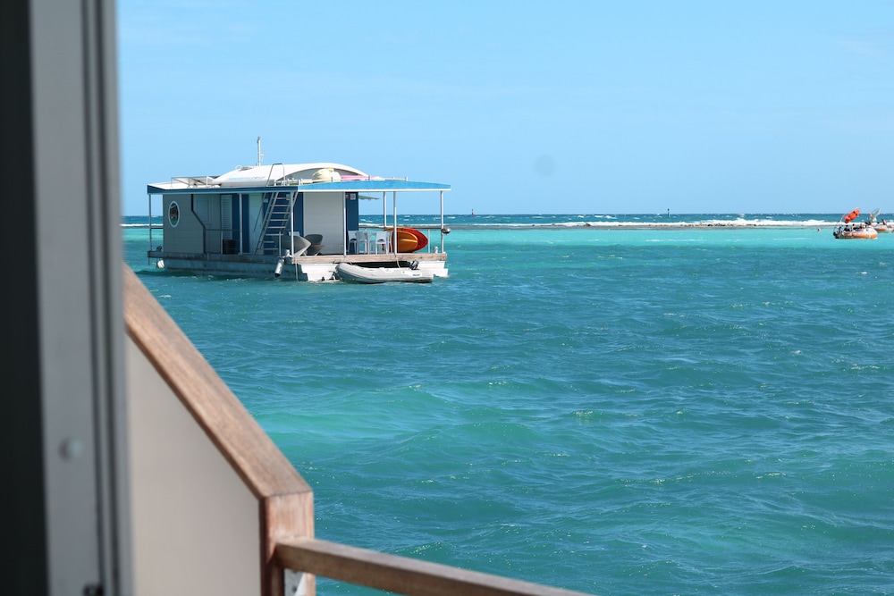 Aqua Lodge