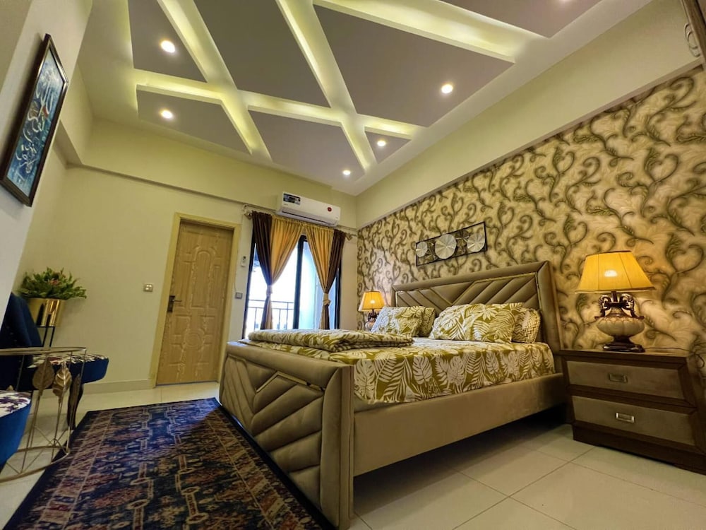 the Realtors inn Luxurious 1bed Apartment dha 2