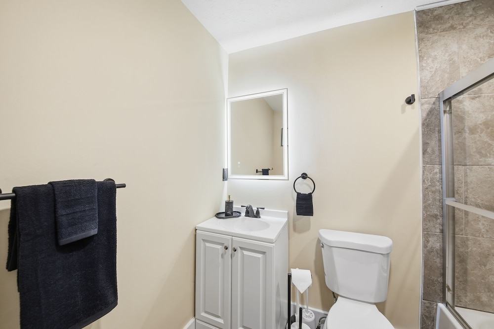 Spacious 2br Home North of Downtown Cincinnati 2 Bedroom Home