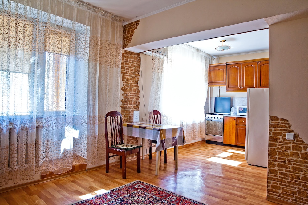 Lessor Apartments