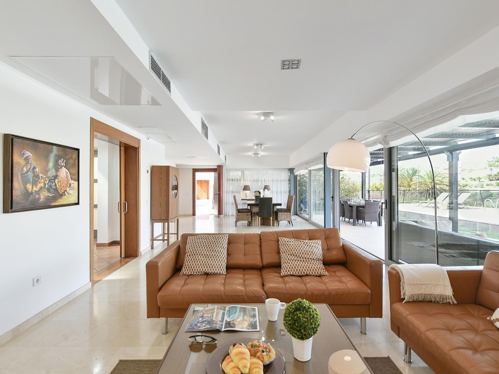 Villa With Private Pool in the Golf Resort