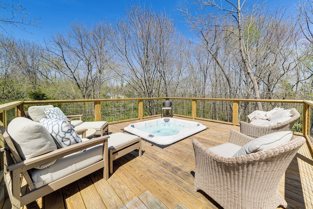 Hot Tub, Deck & Fire Pit: Chic Louisville Home!