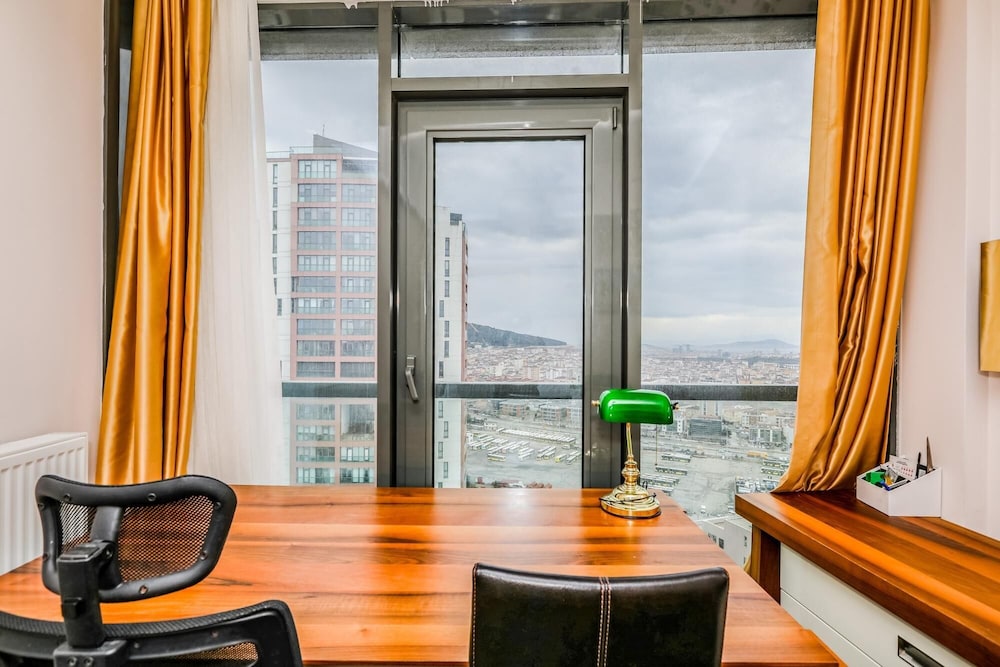 Fully Furnished Flat With Security in Atasehir