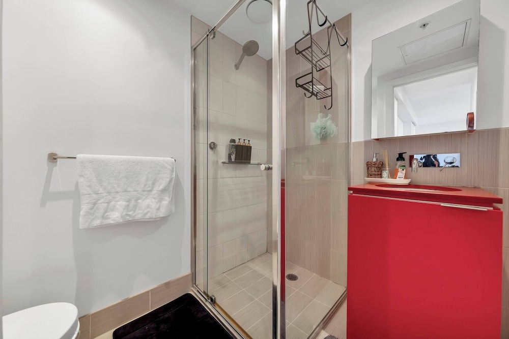 Luxurious one Bedroom Apartment With Pool