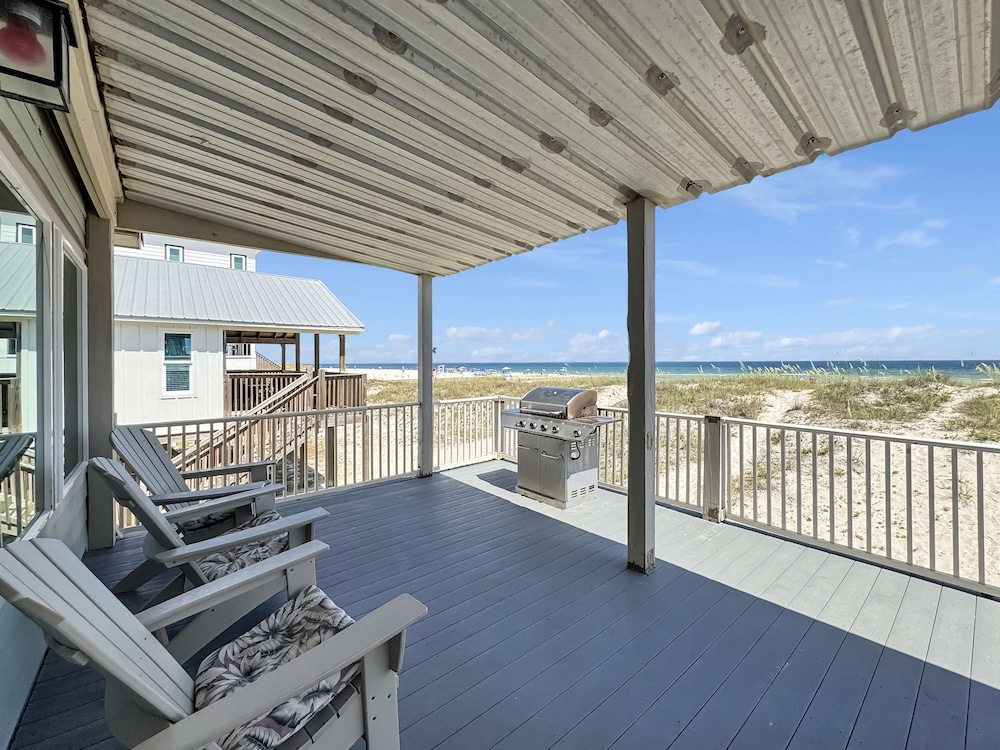 Pass Time - Beachfront for 24