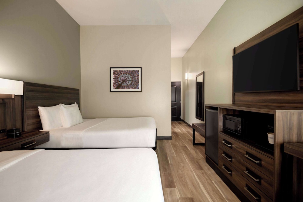 La Quinta Inn & Suites by Wyndham Gonzales LA