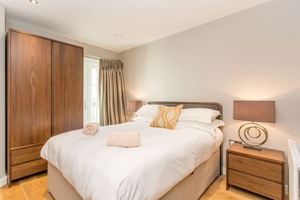 The Sweet Mews - Big & Bright 4bdr Mews Home in Ideal Location