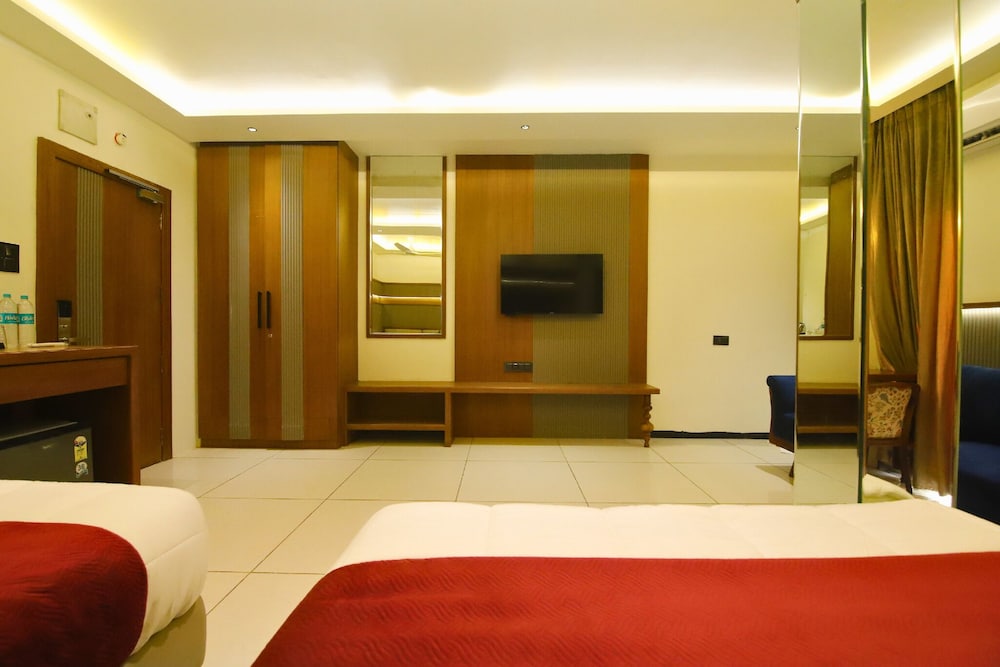 Hotel Sanatana