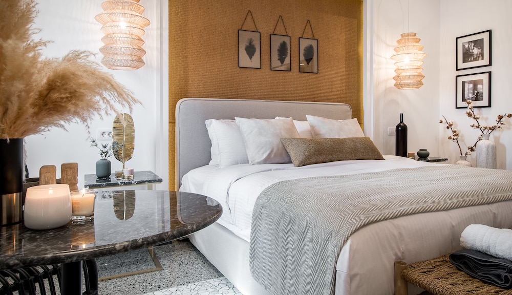 Amelot Art Suites