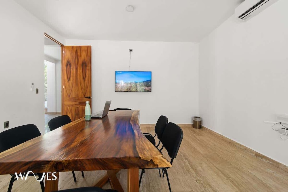 Spacious Loft W/garden View Pool + Jacuzzi GYM