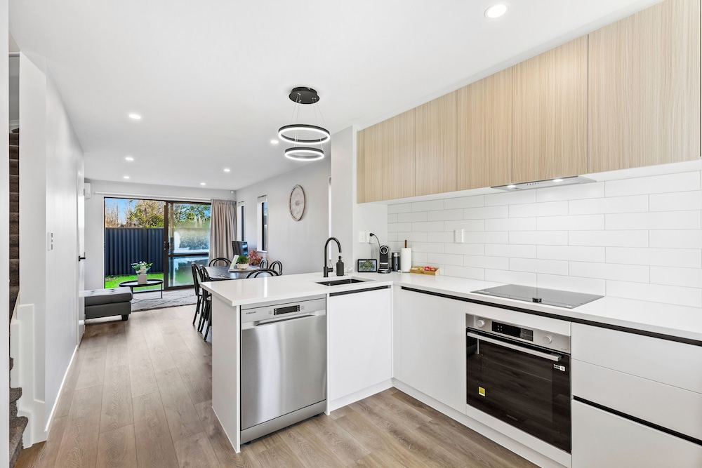 4BR Townhouse for Families Zodiak Stays