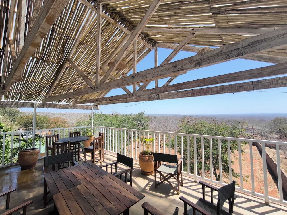 Room in Lodge - Luxury Suite 1 in Boutique Lodge With Free Savannah Adventures 4x4 City Tour