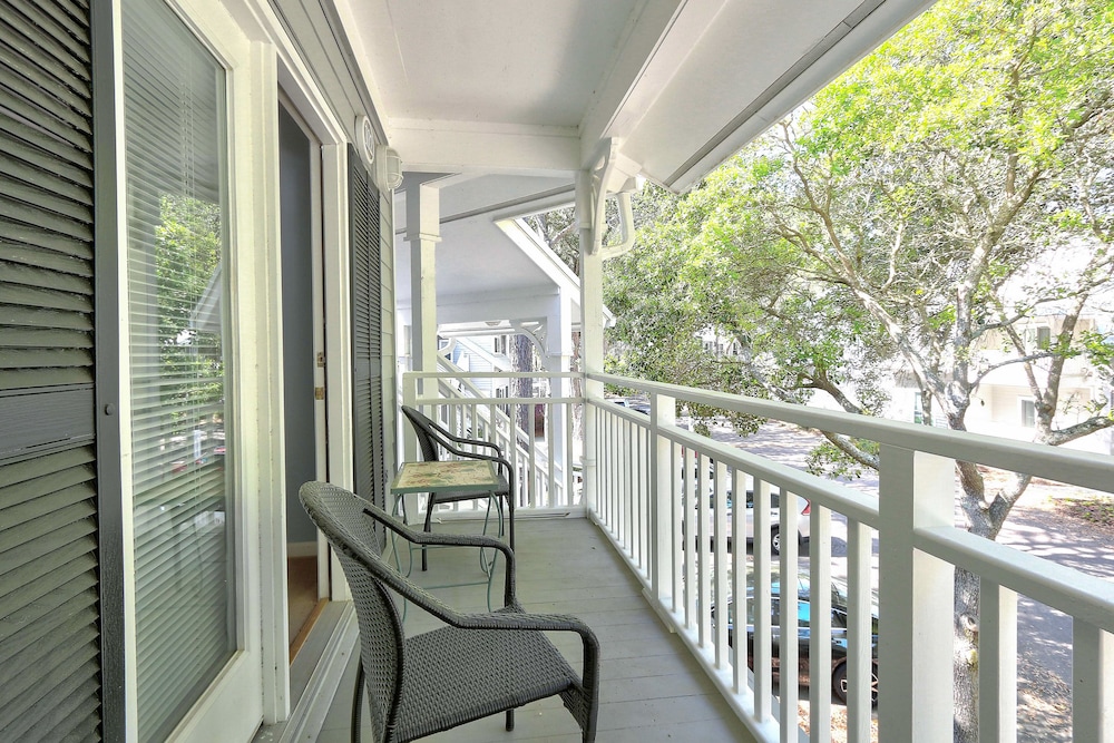 Quaint Hilton Head Villa w/ Pool & Hot Tub Access! view 5