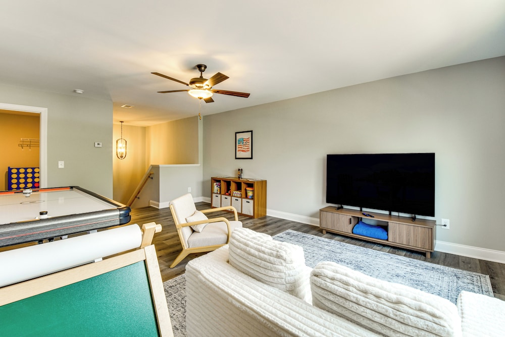 Boat Dock + Lake Hartwell Access: Family Getaway!